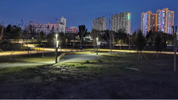 新疆哈密市伊州区建设东路哈铁公园亮化