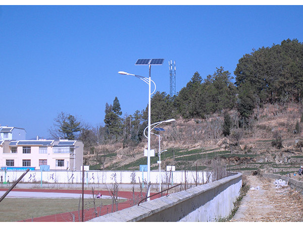 学校LED太阳能路灯