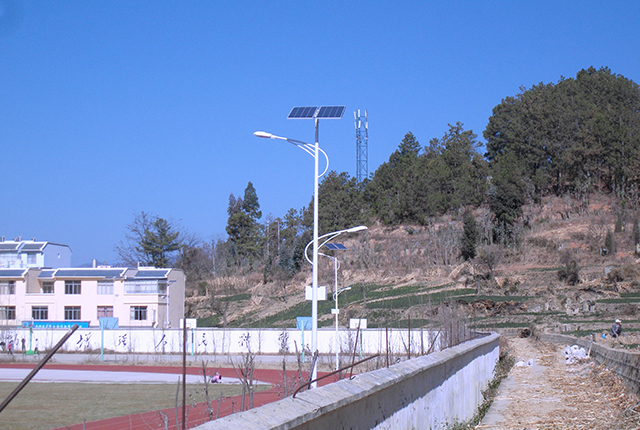 学校LED太阳能路灯
