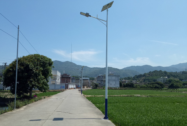 新农村LED太阳能路灯价格