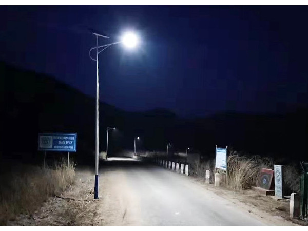新农村太阳能路灯
