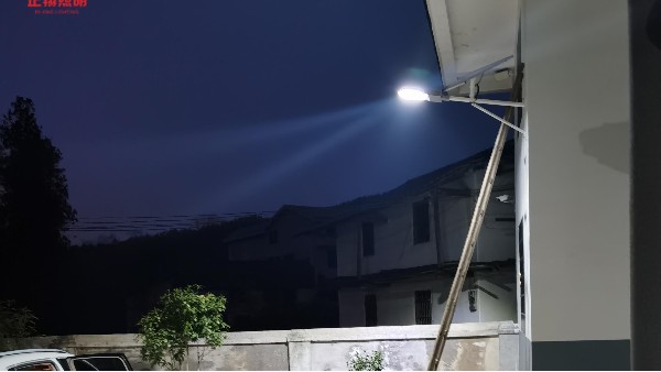 江西省瑞金市乡村别墅太阳能挂壁灯安装